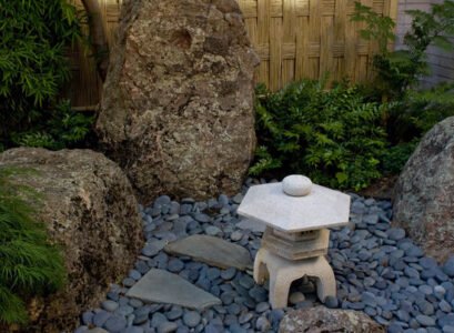 Asian-style-garden-bamboo-fence-natural-stone-decoration
