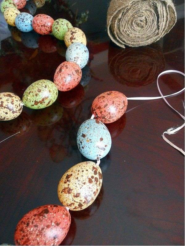 DIY easter garlands colorful plastic eggs string burlap ribbon step 2