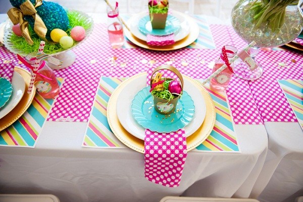 DIY easter party table decoration ideas pink and blue