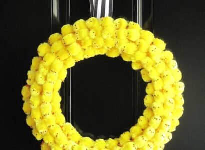 Easter-crafts-ideas-how-to-make-cute-chicken-wreath-tutorial