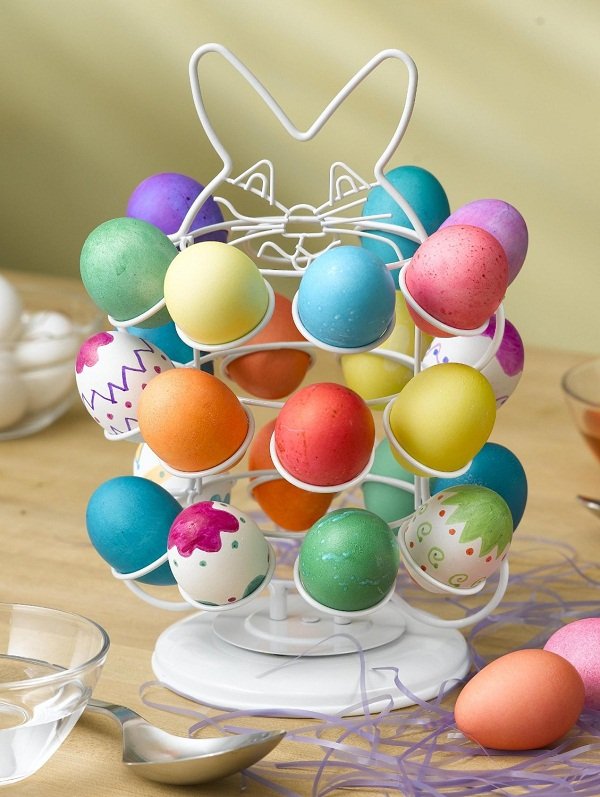Easter decor ideas table centerpiece colored eggs
