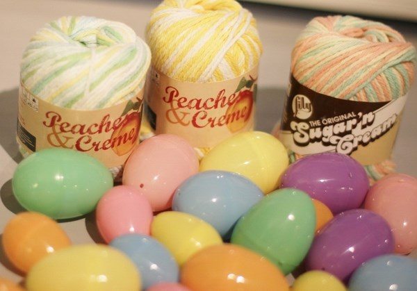 Easter holiday decoration ideas yarn wrapped plastic eggs easy craft materials