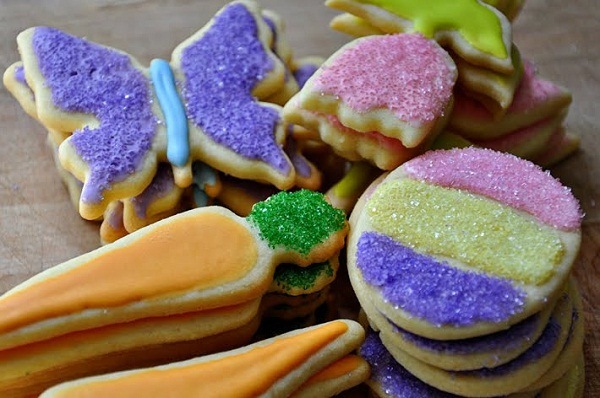 Easter-sugar-cookies-decoration-ideas-colored-frosting