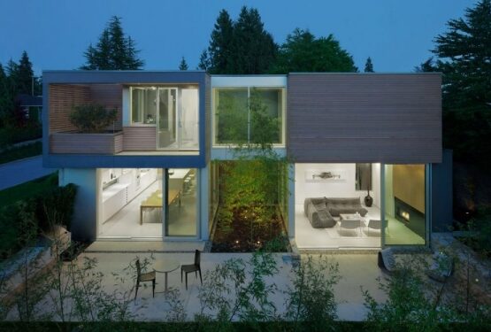 Findlay-Residence-modern-architecture-back-yard-bamboo-planted-void
