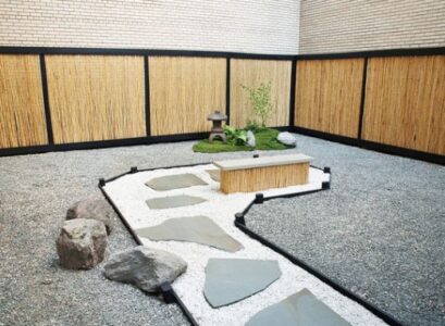 Stylish-Japanese-garden-assymetric-stones-path-gravel-bamboo-fence-panels