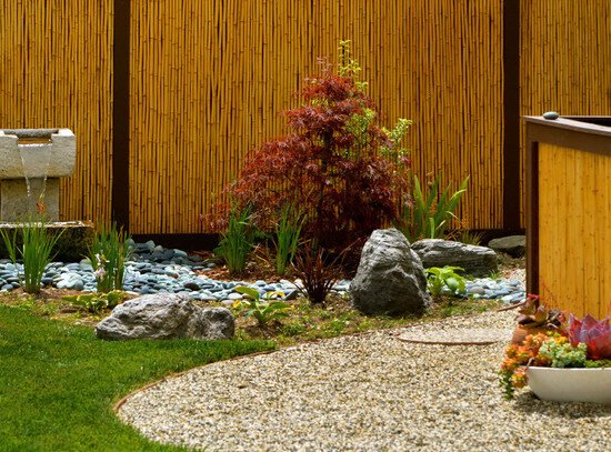 bamboo-garden-fence-Japanese-style-landscape-plants-lawn-pebble-path-high-vertical-fence