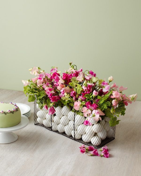chic easter decorating ideas sweet peas eggs