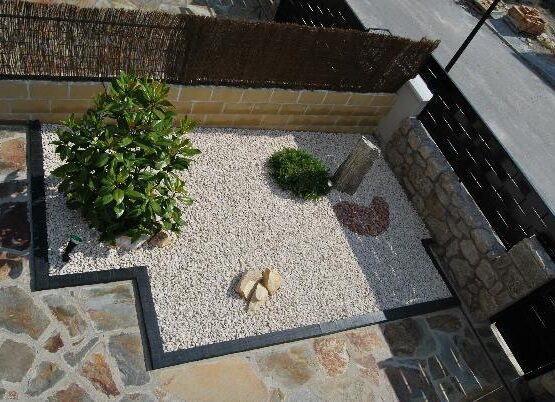 contemporary-home-rock-garden-minimalist-design-rocks-gravel-composition