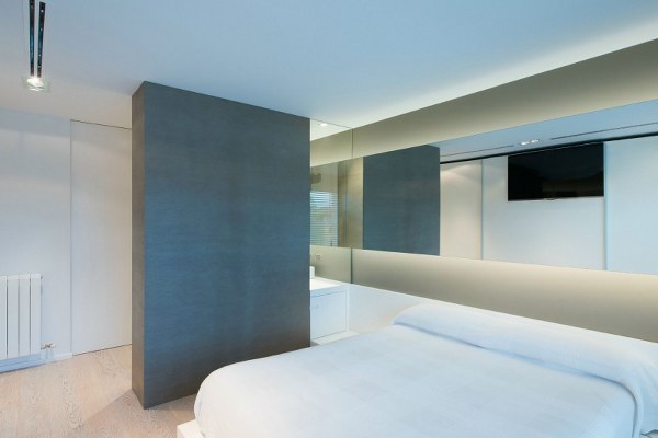 contemporary minimalist bedroom white bed light walss pillar
