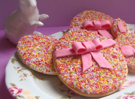 easy-sprinkle-easter-cookies-how-to-decorate-cookies