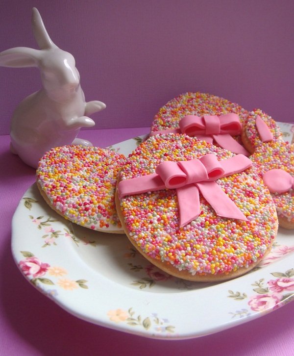 easy sprinkle easter sugar cookies how to decorate cookies