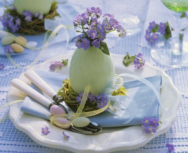gorgeous easter ideas in pastel colors place setting flowers eggs