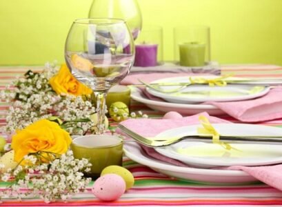 gorgeous-table-decoration-easter-holiday-ideas-pink-tablecloth-flower-centerpiece