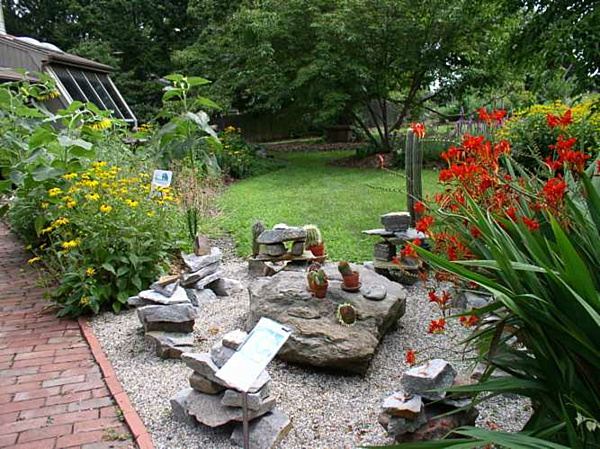 original-landscape-rock-balance-sculptures-garden-accent-element