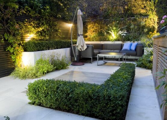 wonderful-garden-landscape-design-hedge-plants-sitting-area