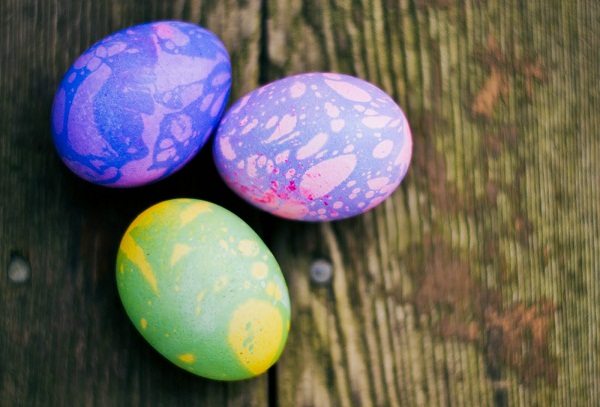 easter eggs ideas marbleized eggs pastel colors