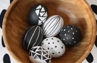 Black-and-white-Easter-eggs-decoration-ideas-different-styles