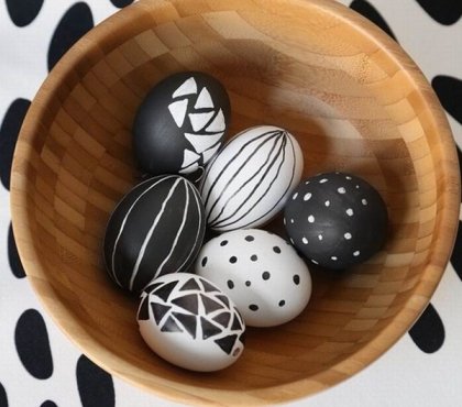 Black-and-white-Easter-eggs-decoration-ideas-different-styles