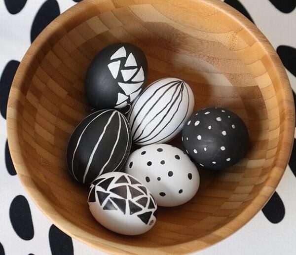 Black-and-white-Easter-eggs-decoration-ideas-different-styles