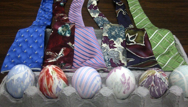 DIY Easter crafts silk dyed eggs patterns