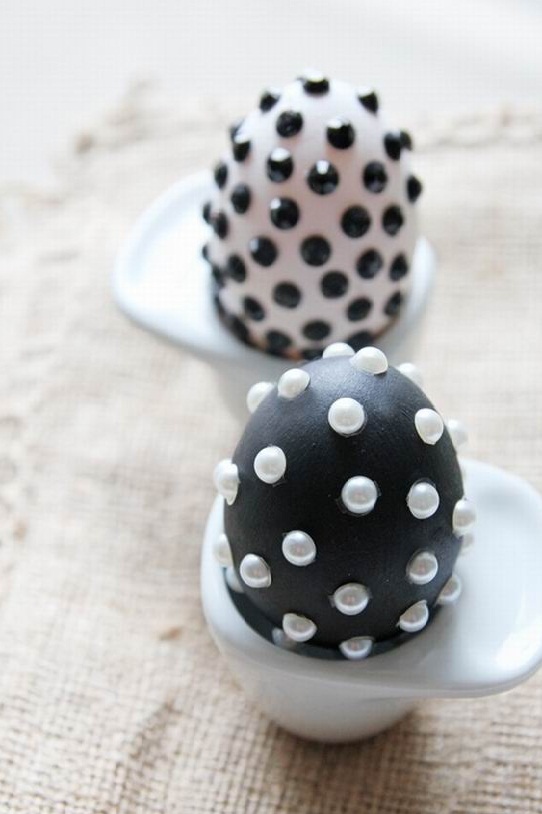 Easter crafts ideas egg decorating black white pearls beads