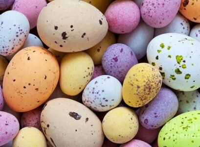 Easter-home-decorating-ideas-speckled-eggs-pastel-colors