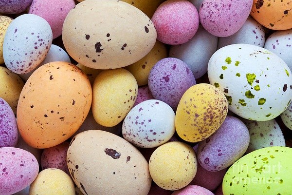 Easter home decorating ideas speckled eggs pastel colors