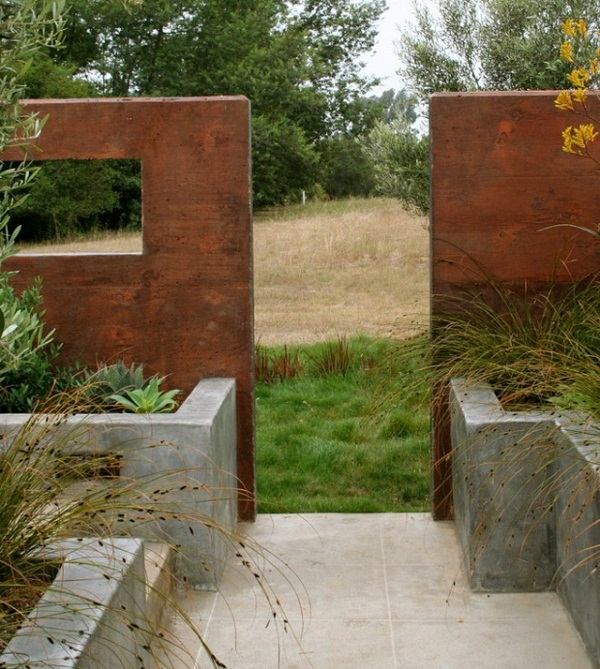 Landscaping ideas high metal fence concrete elements minimalist modern