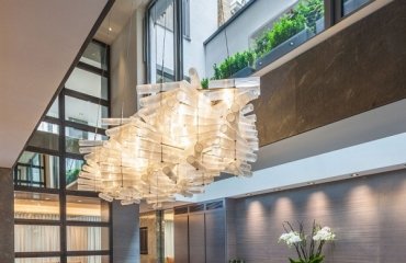 Modern-dining-room-ideas-high-gloss-dining-table-pendant-lighting-fixtures-Mayfair House