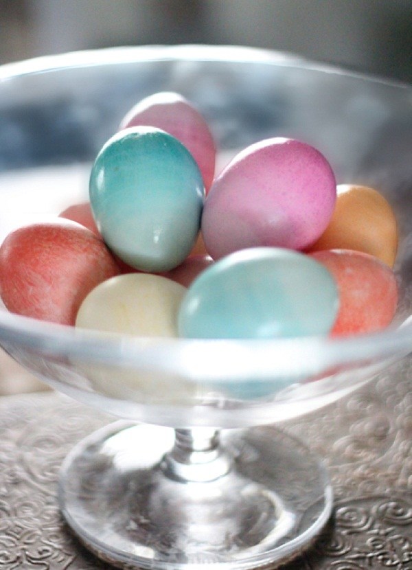 Ombre easter eggs table decorating DIY centerpiece 
