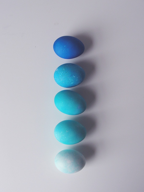 blue ombre eggs easter easy decorating ideas