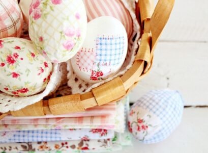 easy-easter-crafts-paper-fabric-wrapped-eggs-colorful-holiday-decoration