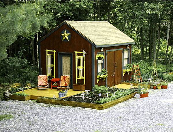 garden-design-ideas-backyard-shed-wooden-deck-flower-beds