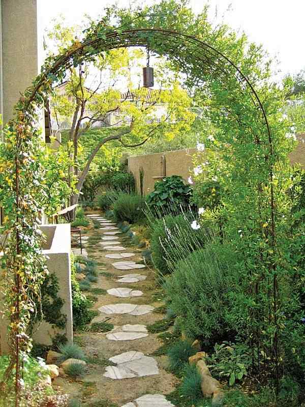garden path ideas natural stone steps border green shrubs