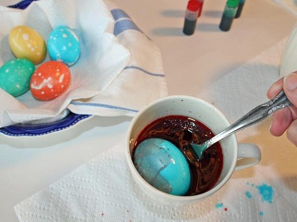 marbleized eggs tutorial easy DIY easter crafts ideas for kids