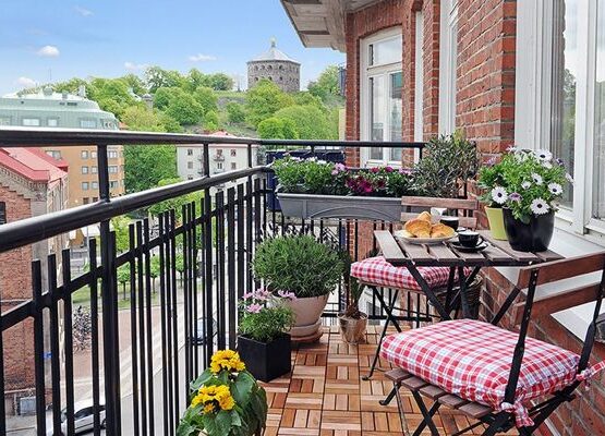 modern-balcony-garden-ideas-stylish-outdoor-furniture-potted-flowers
