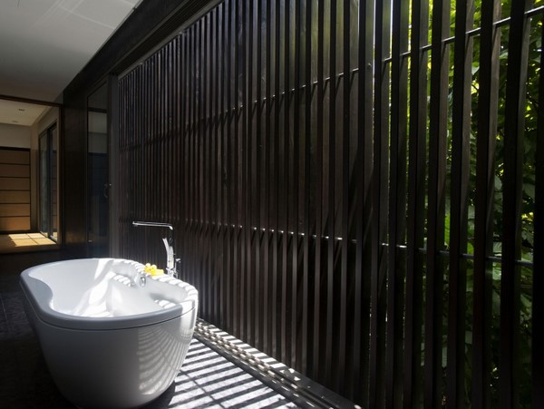 modern bathtub black grid wall outdoor use Centennial Tree House