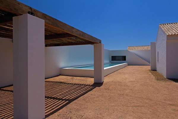small house pool modern exterior design House in Vila Boim