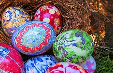 unique-easter-eggs-decorating-ideas-silk-tie-dyed-eggs