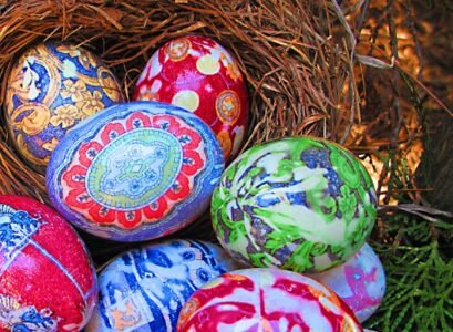 unique-easter-eggs-decorating-ideas-silk-tie-dyed-eggs