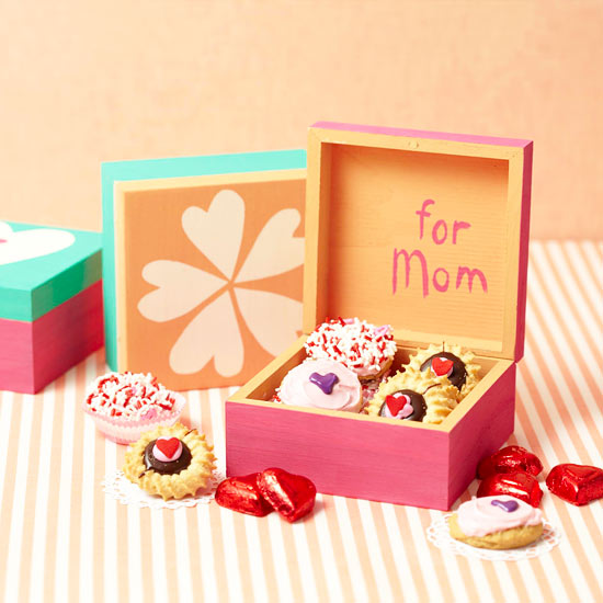 Crafts for Mothers day ideas candy wood box painting