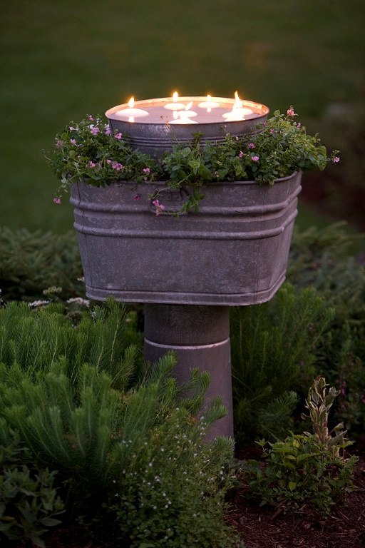 DIY Garden decor ideas floating candles metal bucket