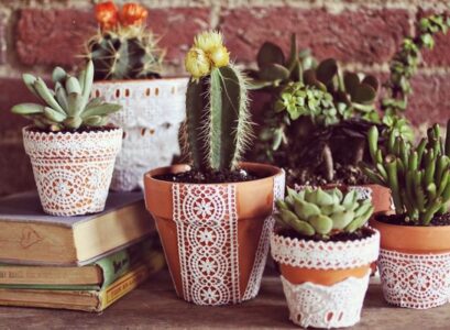 DIY-planters-and-flower-pots-cute -decoration-doilies-lace