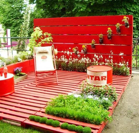 DIY used pallets ideas garden terrace red painted