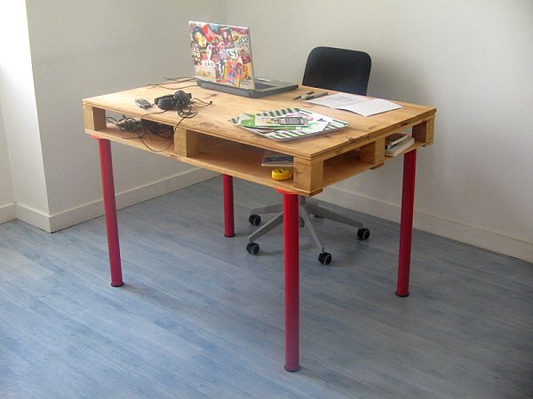 DIY pallets desk