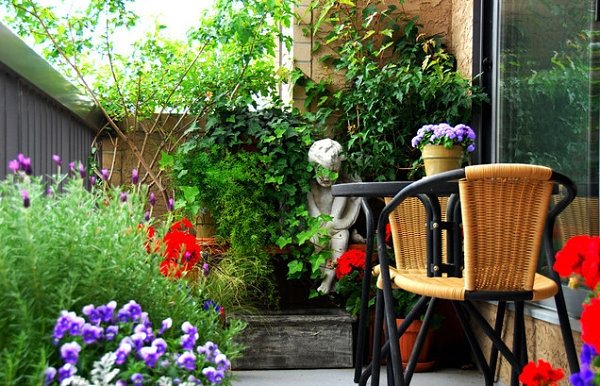  garden seating area coffee table