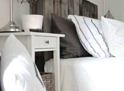 Headboard-bed-rustic-design-bedroom-furniture-ideas-used-pallets