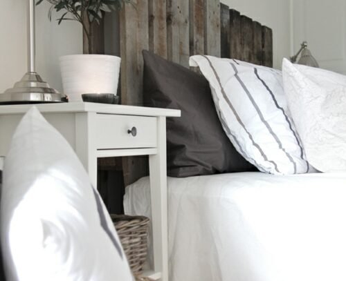 Headboard-bed-rustic-design-bedroom-furniture-ideas-used-pallets