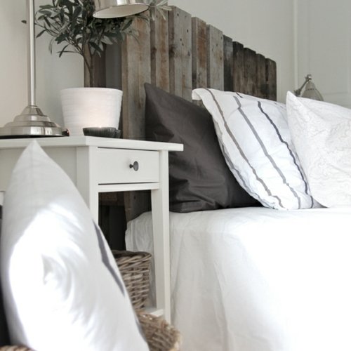 Headboard-bed-rustic-design-bedroom-furniture-ideas-used-pallets