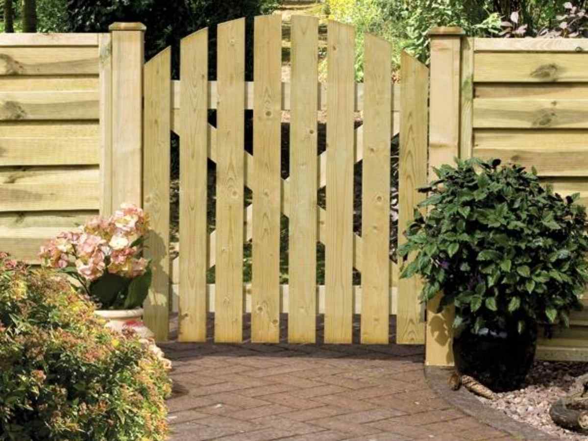 Wooden Garden Gate, How To Fit A Wooden Garden Gate